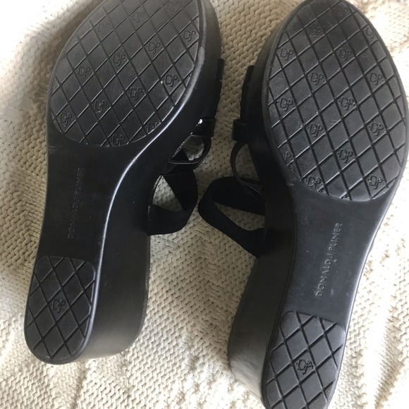 Donald Pliner 8.5: black wedges - Picture 10 of 10